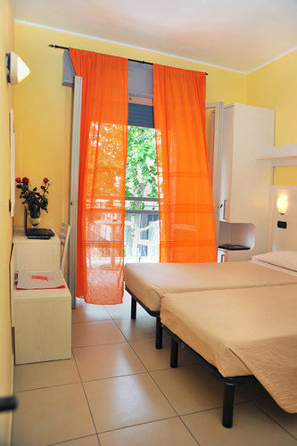 Hotel Margherita Римини Экстерьер фото